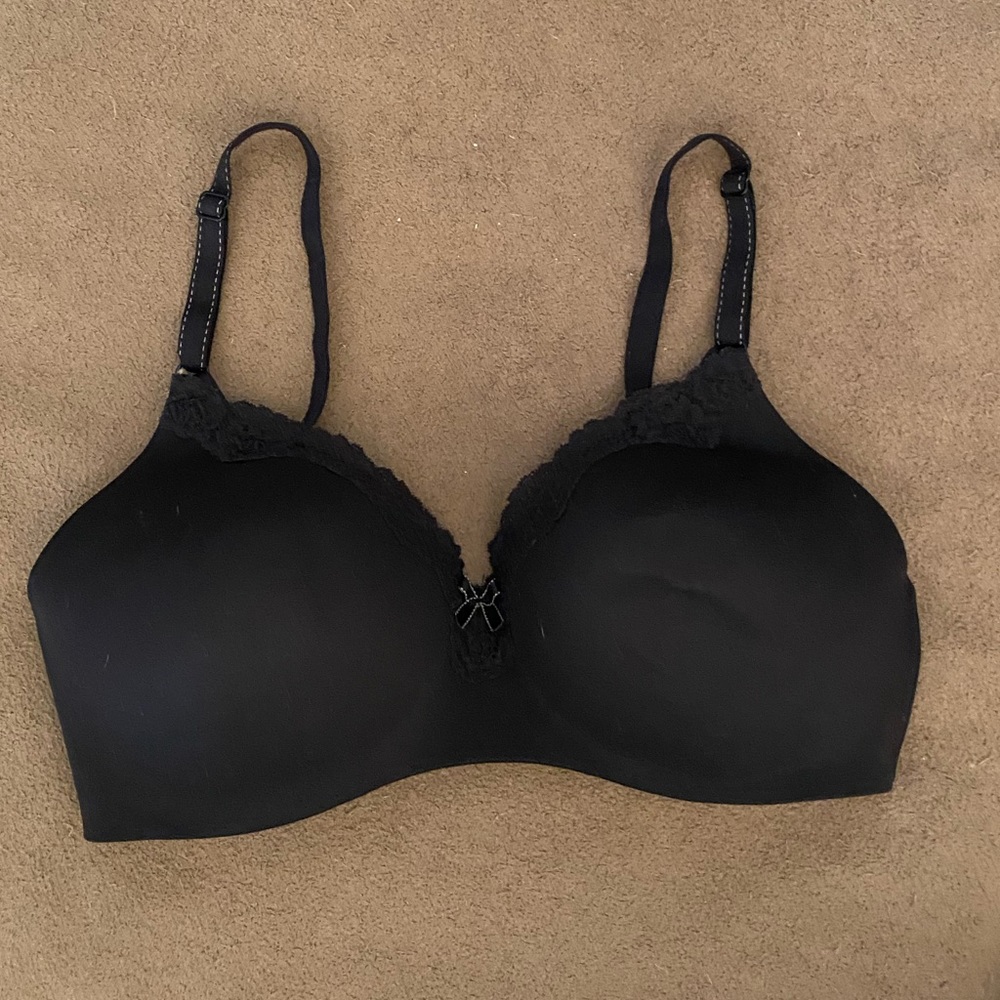 Black Maidenform bra, size 38C